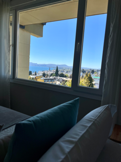 Alojamiento en el centro con vista parcial al lago y con cochera